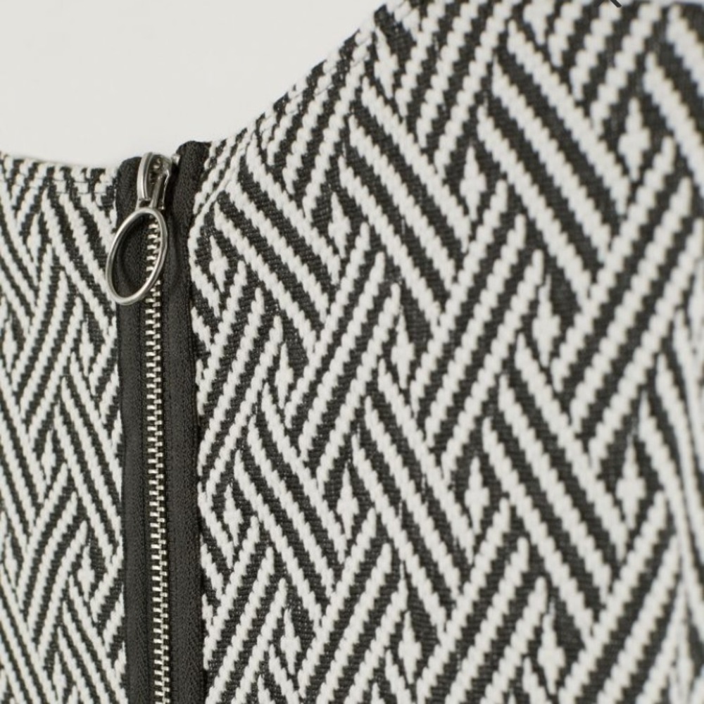 LAST CHANCE! H&M Short Jersey Dress - Size 4 - Picture 6 of 6